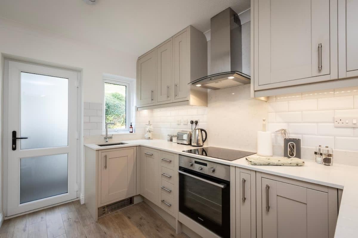 Fabulous High Street Townhouse With Stunning Views & Parking At 'Eagles Nest' Villa Фалмът Екстериор снимка